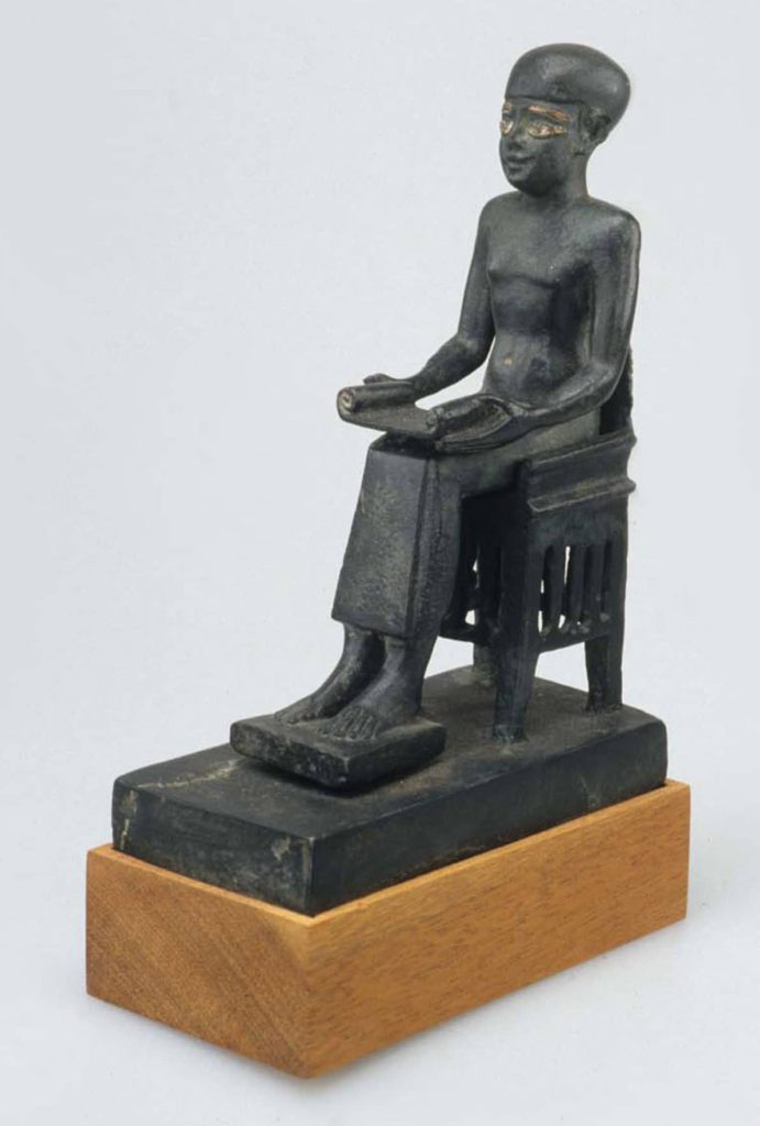 Estatueta de Imhotep Sentado, 332-30 a.C, Período Ptolomaico. (Imagem: Metropolitan Museum of Art)