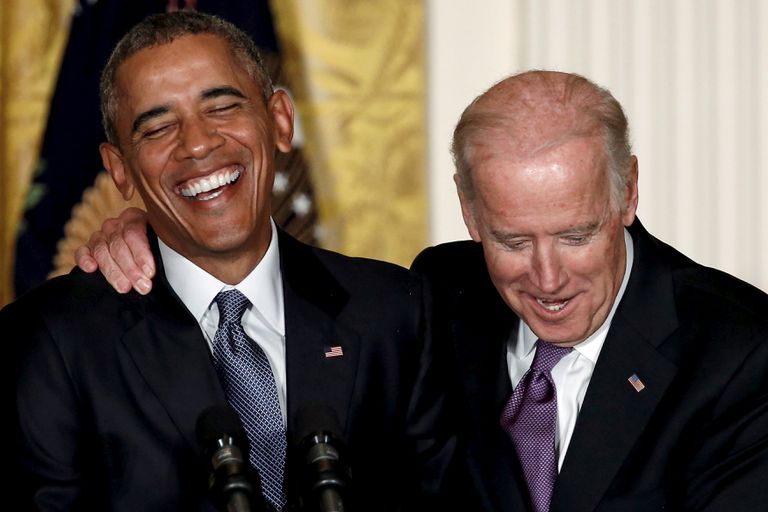 Na imagem está Barack Obama ao lado de seu vice e atual presidente dos EUA Joe Biden