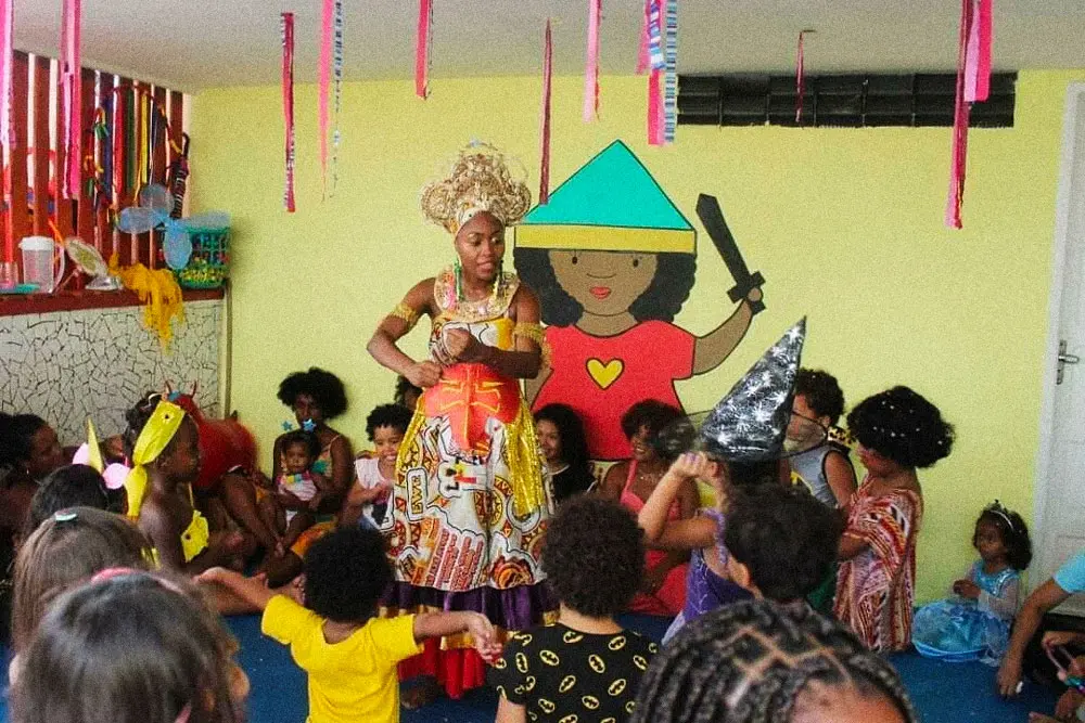 Aula na escolinha Maria Felipa, em Salvador (BA) (Imagem: Reprodução RFI)