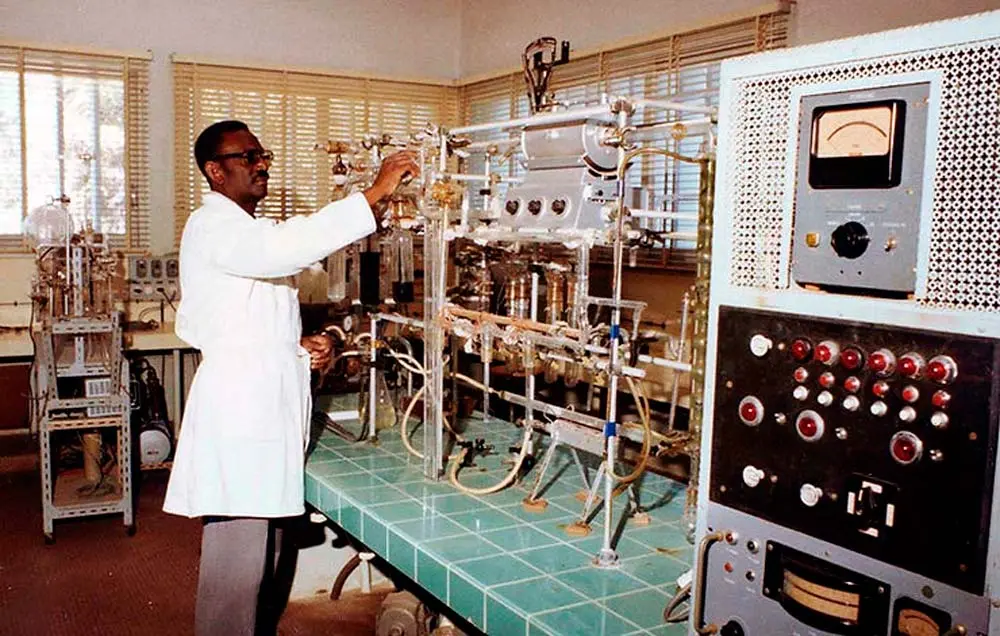 Cheikh Anta Diop, laboratório