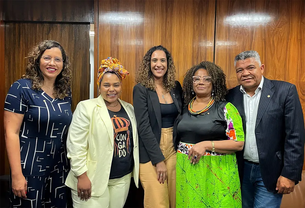 Integrantes da bancada negra da Câmara, Denise Pessôa, Dandara, Reginete Bispo e Valmir Assunção com ministra Anielle Franco.